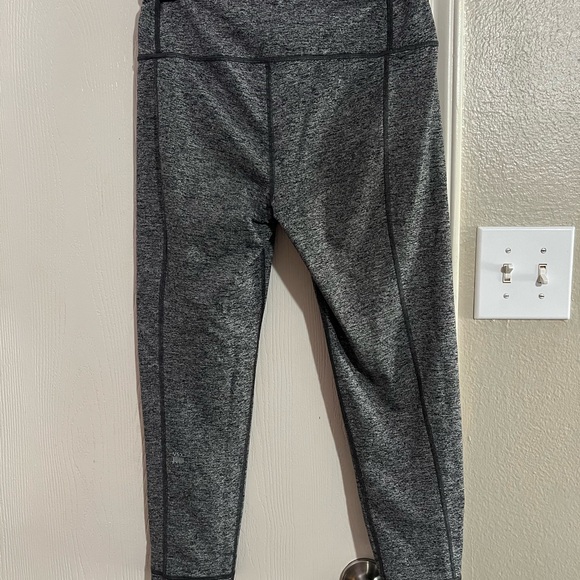 Victoria Secret sport leggings Sz Medium - Picture 2 of 4
